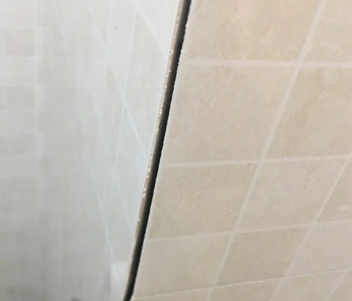 连平瓷砖空鼓维修公司分享阳台瓷砖脱落的修复过程可以分为以下几个步骤
