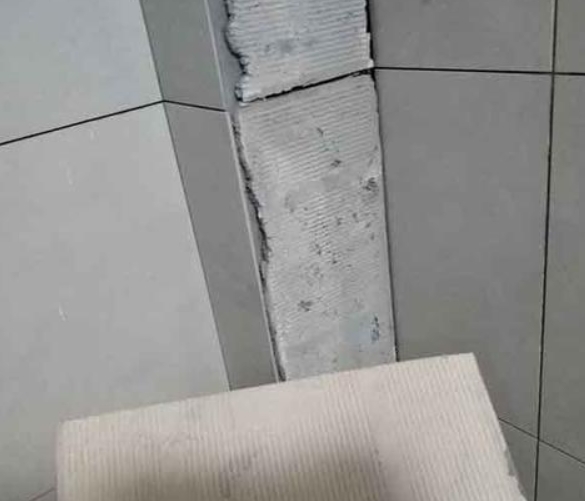 连平瓷砖空鼓维修公司分享下厨房瓷砖脱落的补救措施。